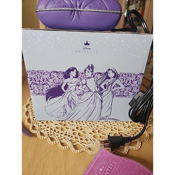 Scentsy DISNEY PRINCESS TIARA Wax Warmer + Scentsy Bar - Picture 5 of 6